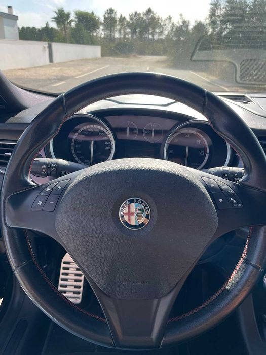 Alfa Romeo Giulietta Hatchback 1.6 JTDM 2011