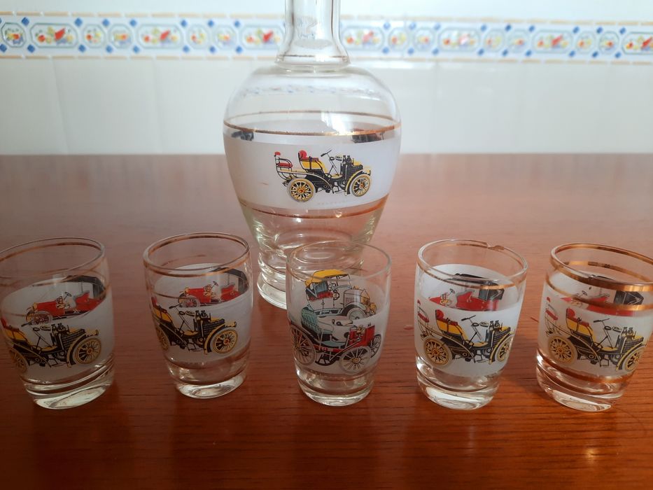 Conjunto  de garrafa e copos