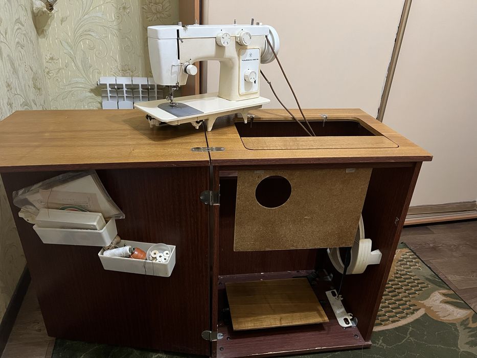 Швейна машинка Чайка 142-М