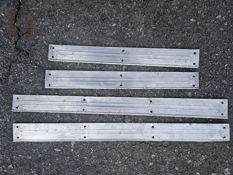 Газ 24, Волга оригинальные накладки на пороги