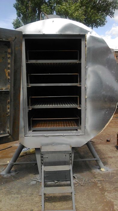 Обладнання для виготовлення деревного вугілля.