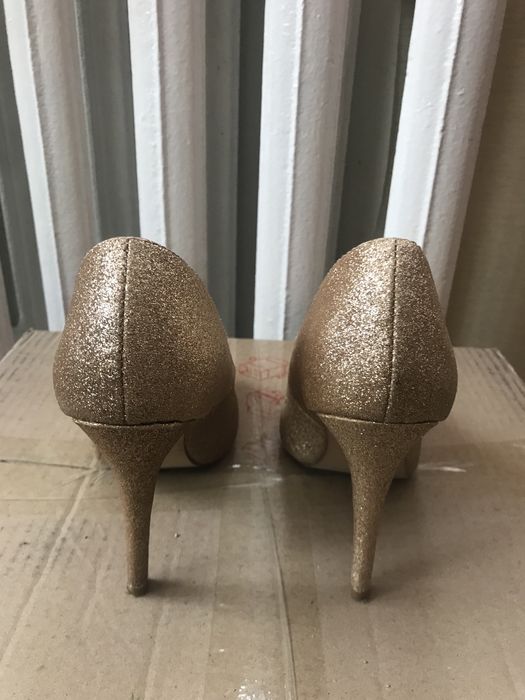 Золоті туфлі-човники