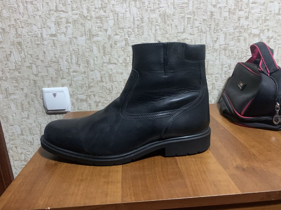 Продам кожанные осенние ботинки