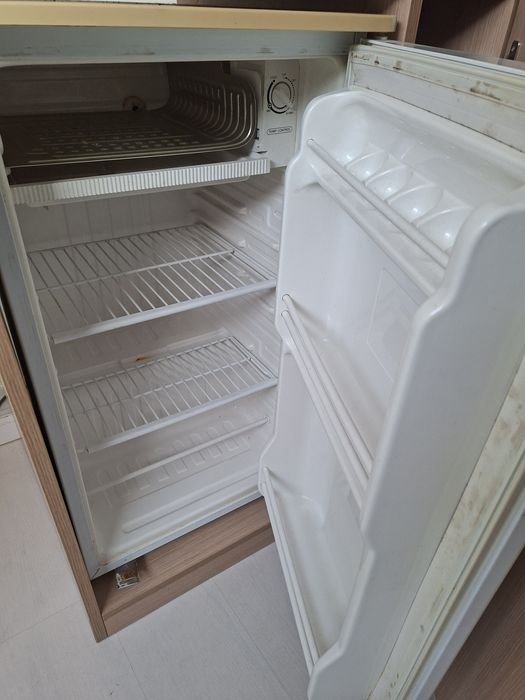 Armario para casa e escritório (pode ser utilizado com frigobar) usado  melamina carvalho