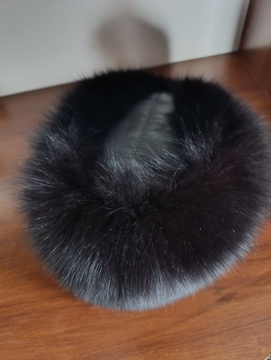 Шапка з хутра песця жіноча