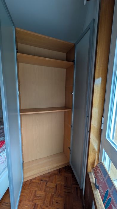 Armário com parteleiras ikea