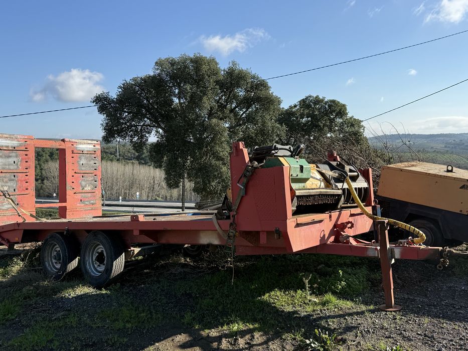 Reboque porta maquinas