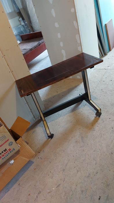 Стулья,табуретки,металлическая подставка