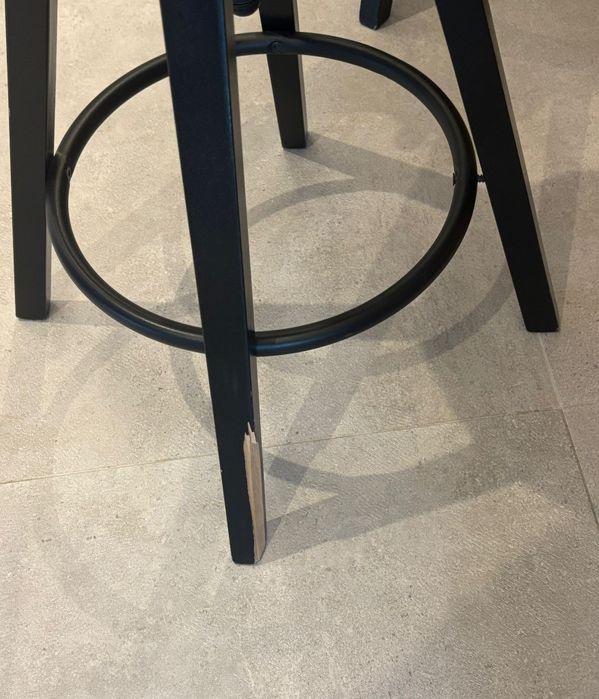 Banco alto de madeira