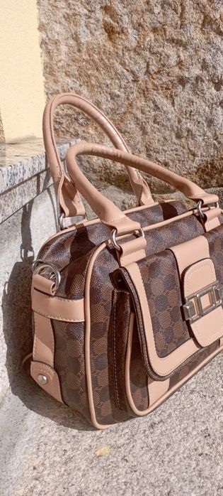 Mala praticamente nova.