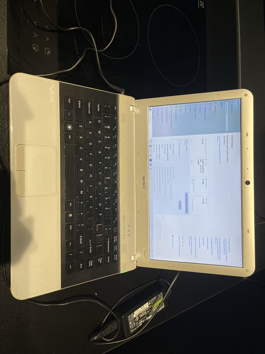 Laptop sony vaio VPCEA1S1E i3-330M SSD 4GB RAM AMD RADEON 5145