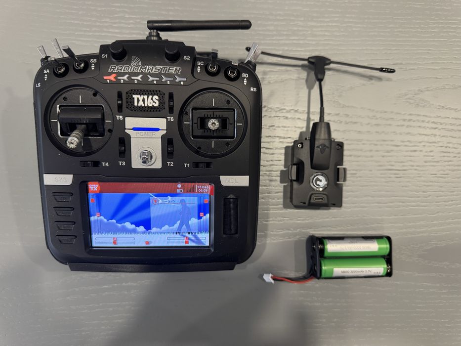 RadioMaster TX16S + antena crossfire