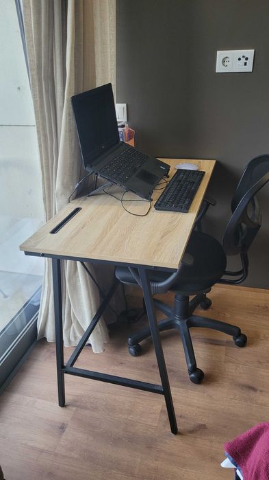 Mesa secretária tampo de MDF base de ferro