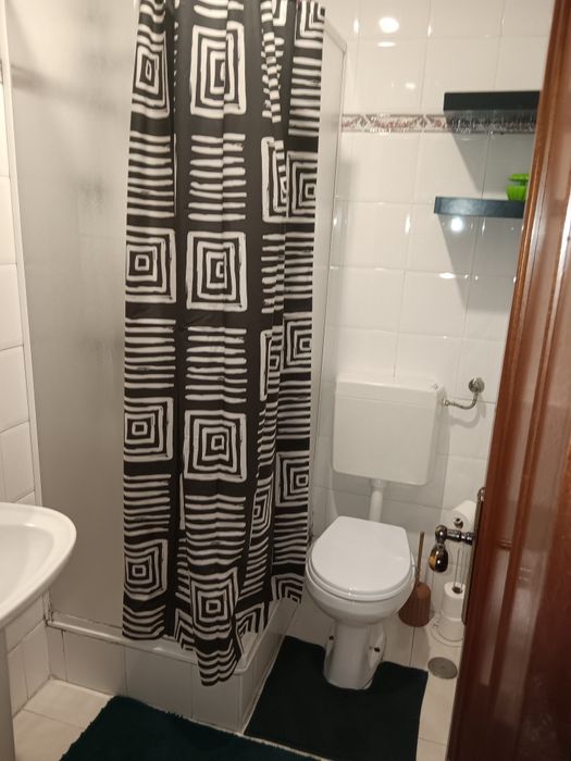 Quarto na Moita solteiro ou casal.