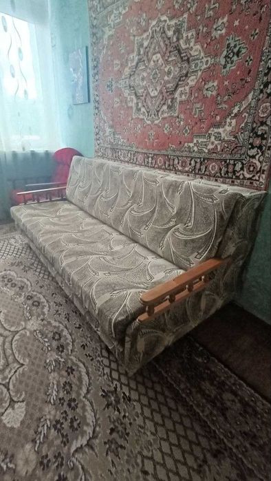 Безкоштовно віддамо 2 дивани та 2 кресла, самовивіз