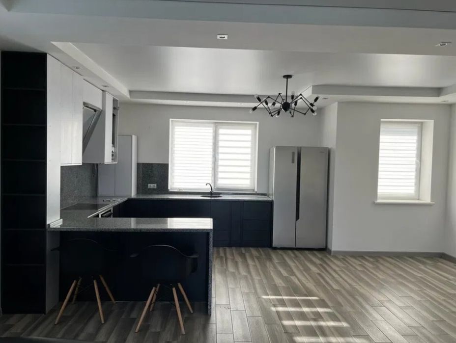 Продаж сучасного будинку у Почаєві