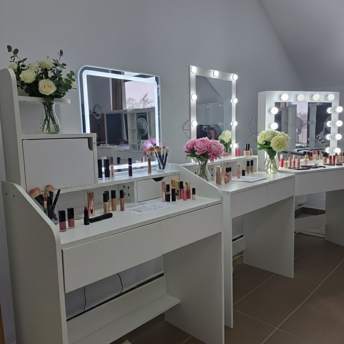 Toaletki kosmetyczne biurka do makijażu  super ceny