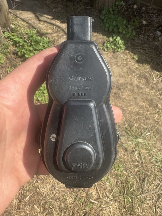 Мотор стояночного гальма ( моторчик ручника ) audi q5