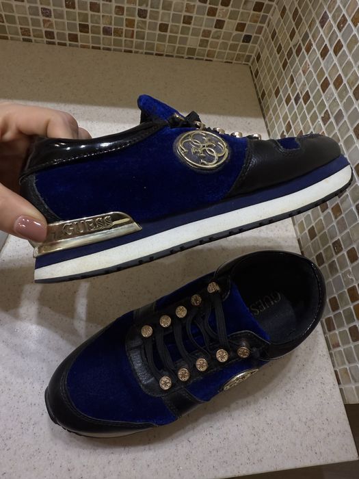 Жіночі кросівки Guess