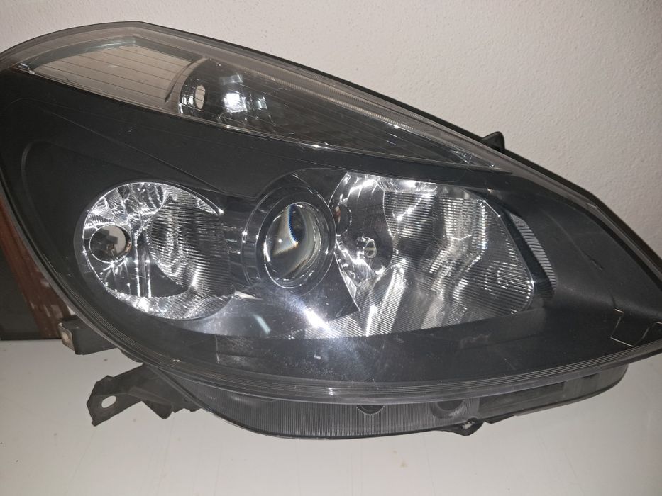 Faróis Clio III 2005