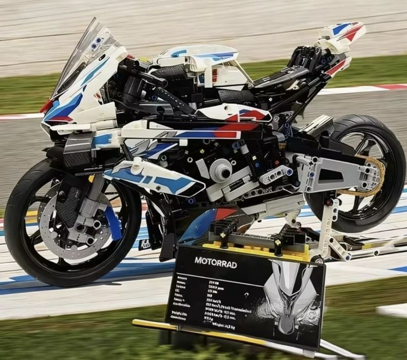 Конструктор TECHNIC BMW M 1000 RR 

О