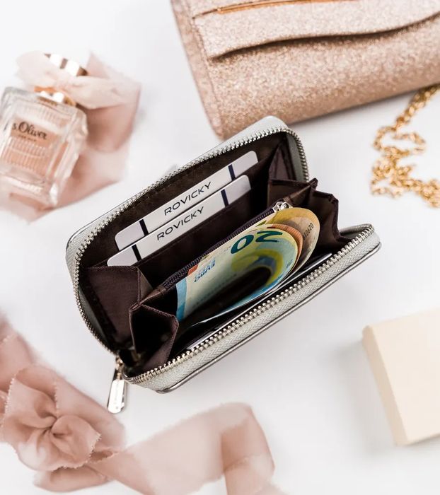 portfel damski z motywem zwierzęcym zapinany suwakiem