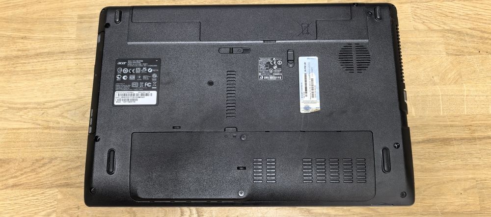 Ноутбук Acer Aspire 5733/i3-370m/Ram 4Gb DDR3 /HDD no /Бж +