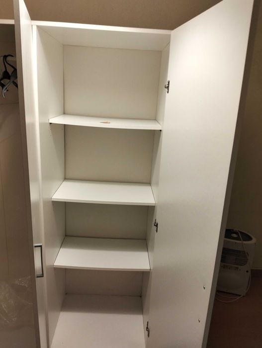 Roupeiro com alguns defeitos