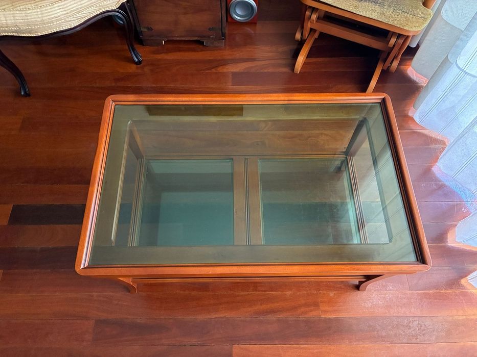 Mesa de centro em cerejeira