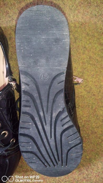 Продам лаковані туфельки