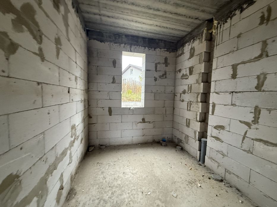 Продам двох поверховий будинок