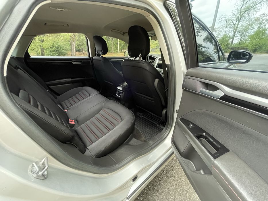 Продам Ford Fusion в гарній комплектації.
