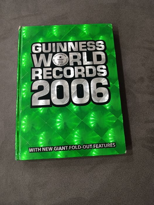 Книга рекордов Гиннеса на английском языке.