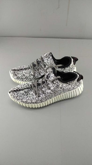 Кроссовки Adidas Yeezy Boost серые