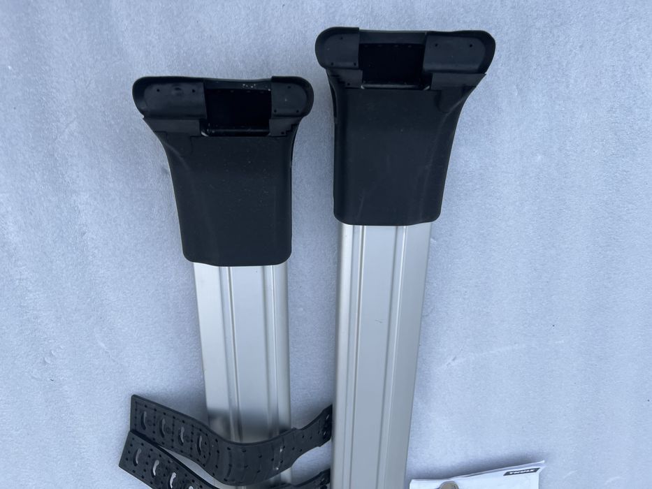 Thule WingBar Edge 958x na relingi Audi A4 B8