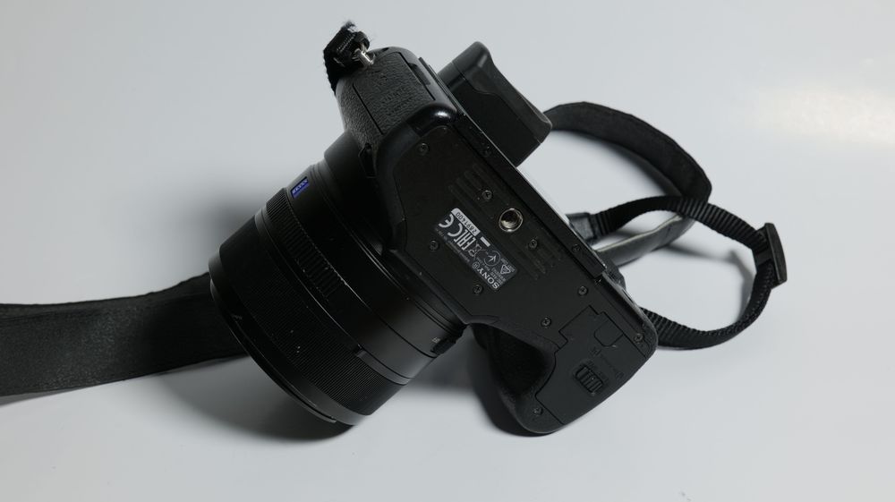 Sony RX10 | Zeiss 24-200mm F2.8 | Потужний універсальний фотоапарат