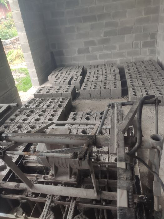 Вібростанок для виробництва шлакоблоків СШ-4 (на 4 блоки), 220 В б.у