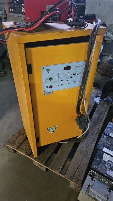 Prostownik do akumulatorów trakcyjnych 12V 24V 36V od 20A do 180A