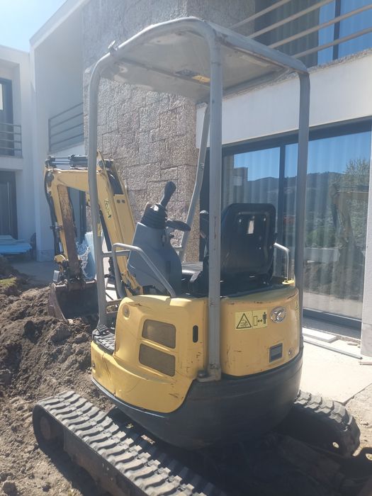 Mini giratória Yanmar vio 17