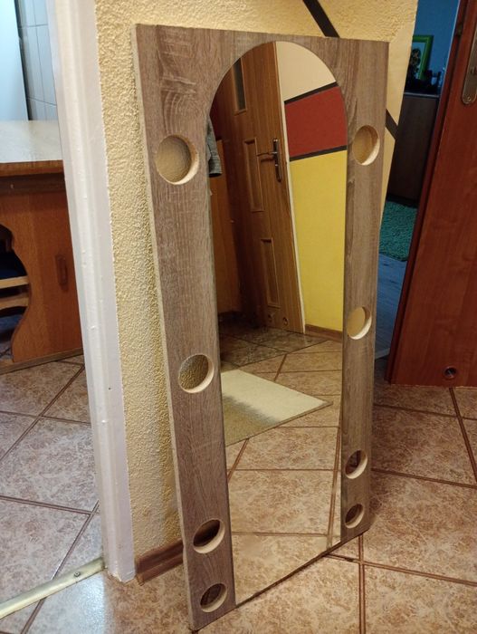 Lustro na desce pod żarówki