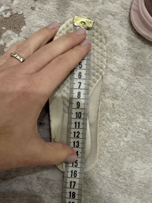 Отдам бесплатно кеды на девочку