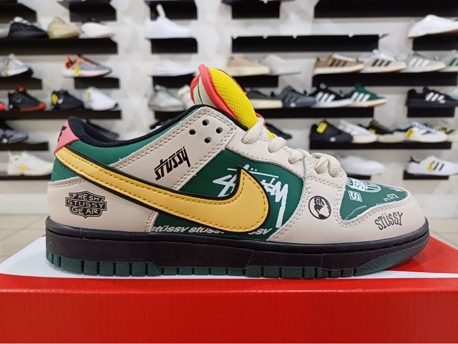Нові кросівки Nike SB Dunk Low