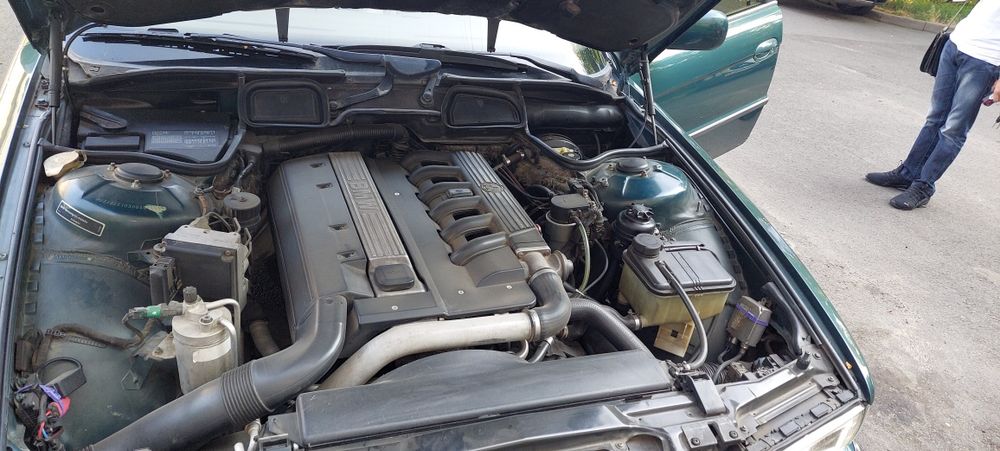 Автомобіль БМВ 7 Е 38