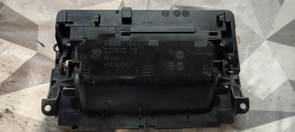 Попільничка бмв е90/е91