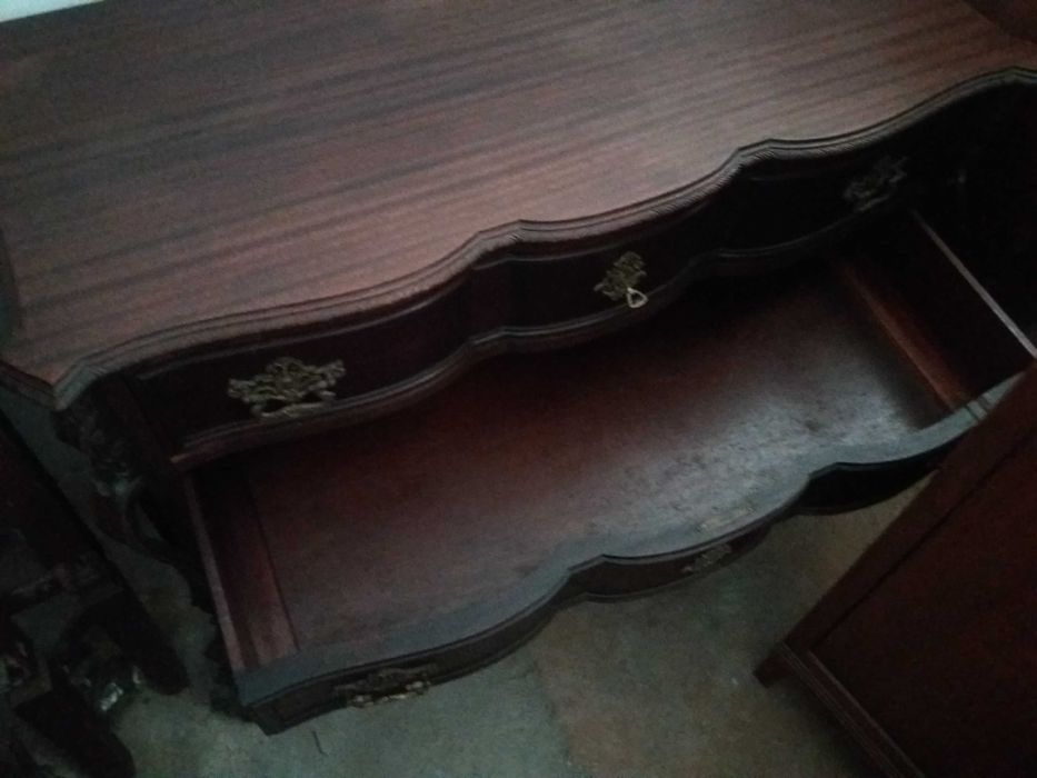 Cómoda Antiga com chaves Dão José