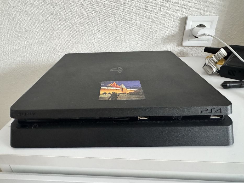 PS 4 Slim у чудовому стані