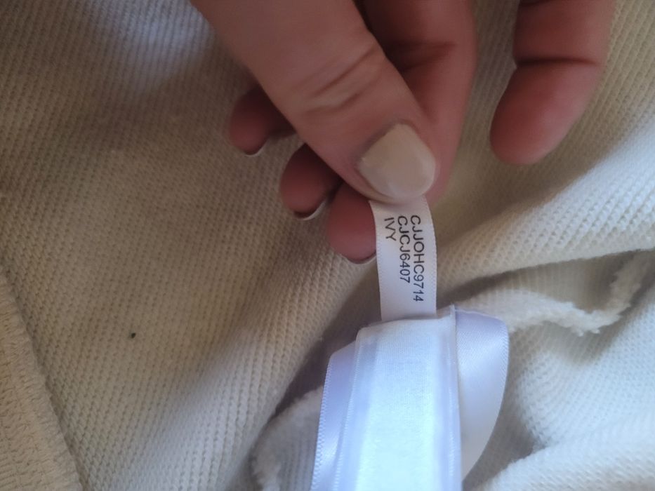 Kremowa bluza z kapturem Calvin Klein