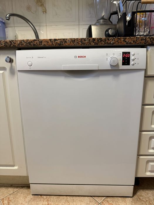 Máquina de Lava-Loiça Bosch Série 2 SilencePlus Como nova