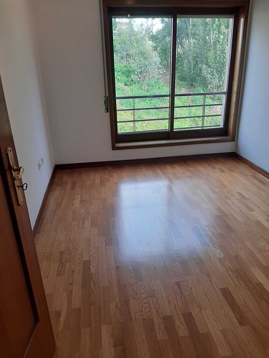[Arrenda-se] Apartamento T2 na cidade de Paredes