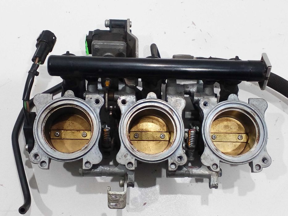 Triumph tiger 800 przepustnice wtryski komplet wtrysk tps